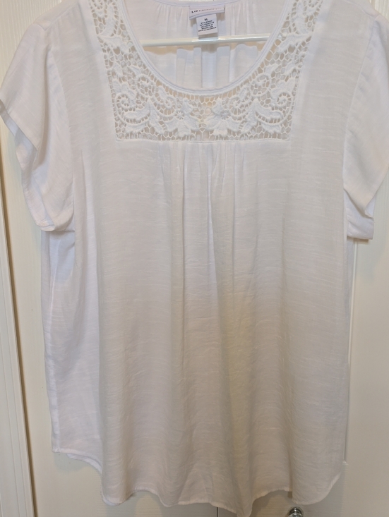 Liz Claiborne Tops - Liz Claiborne White Crochet Yoke Short Sleeve Top